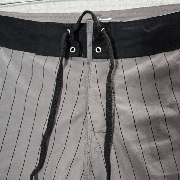 VINTAGE Santa Cruz 36‎ Gray Stripe Board Shorts Outdoor Surf Grunge Skater Y2K - Picture 2 of 12